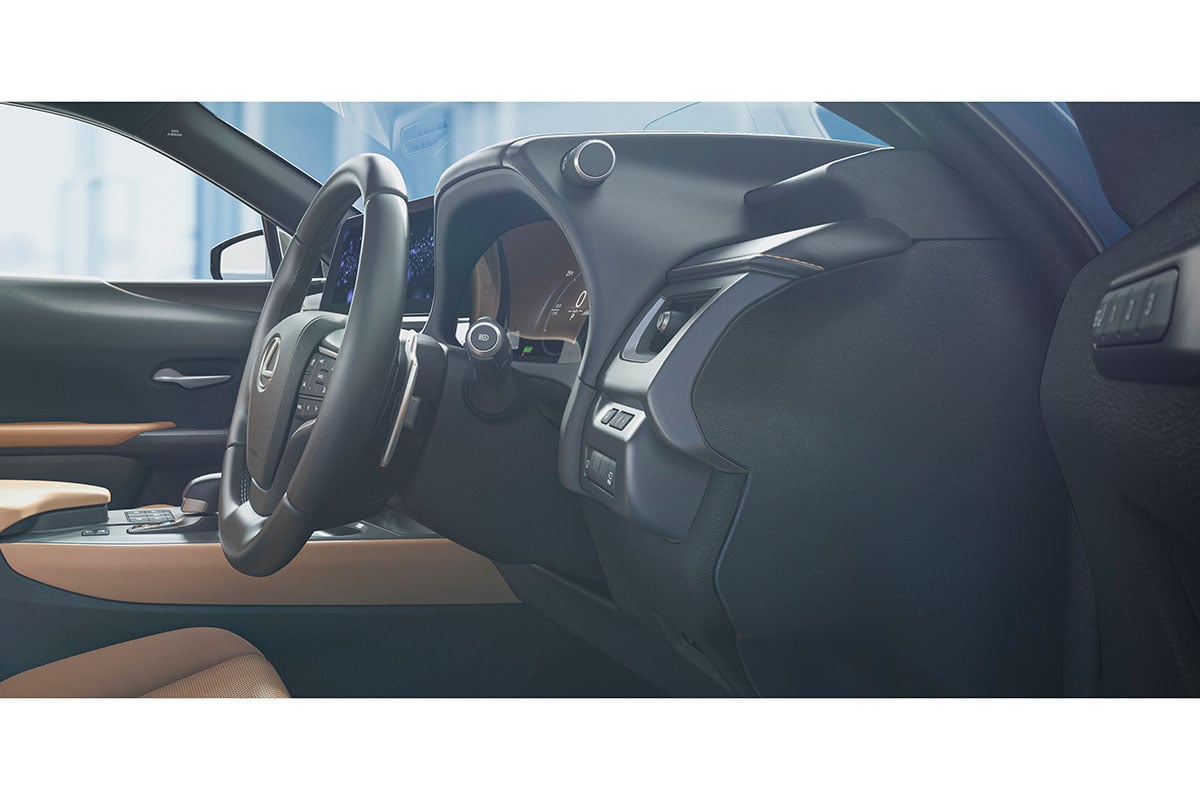 レクサス「UX300h “シャイニングエッセンス”」
