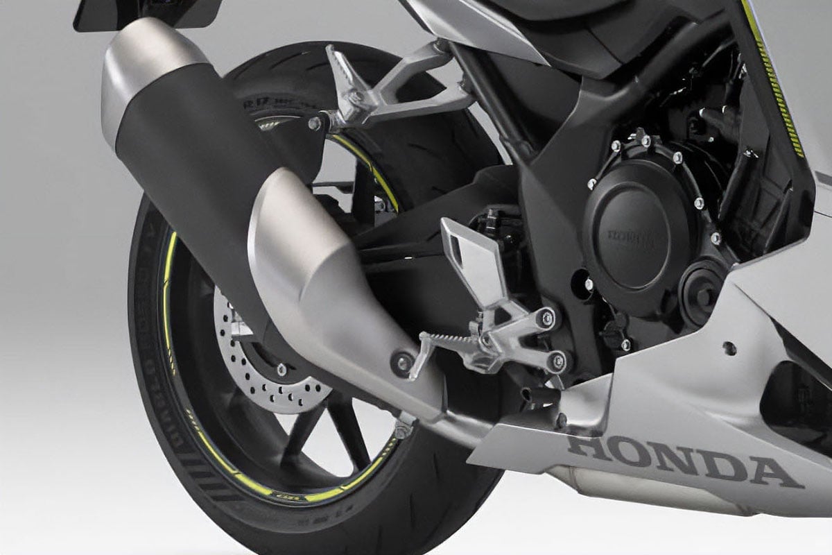 ホンダ「CBR400Rフォア Eクラッチ」