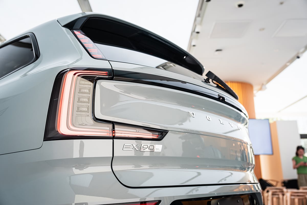 ボルボ新型「EX90」