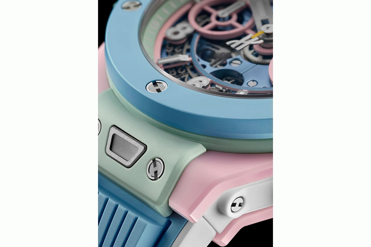 「ウブロ　ビッグ・バン サマー マルチカラー セラミック 42mm」（品番：441.ERG.6610.RX、442万2000円 消費税込、世界限定200本）