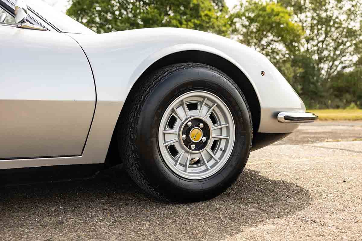 オークションに出品予定の1971年式「フェラーリ ディーノ246GT」Tom Gidden(c)2026 Courtesy of RM Sotheby's
