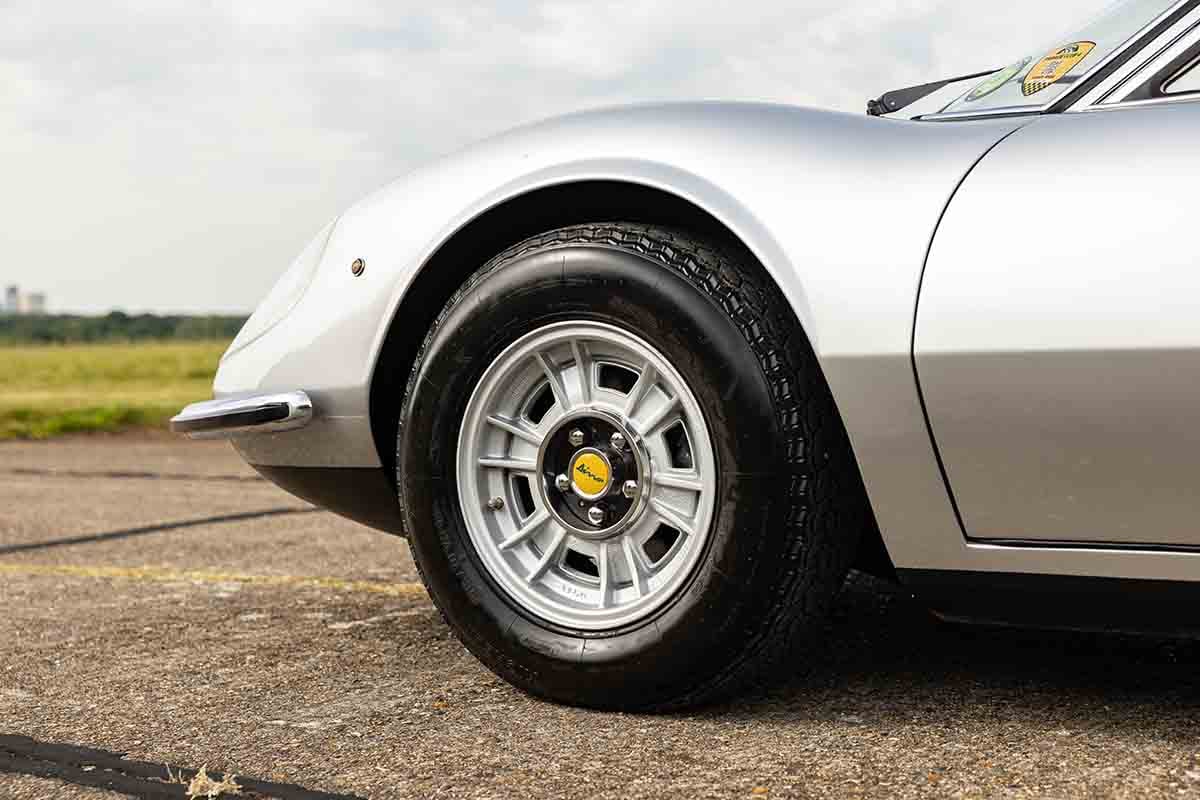 オークションに出品予定の1971年式「フェラーリ ディーノ246GT」Tom Gidden(c)2026 Courtesy of RM Sotheby's