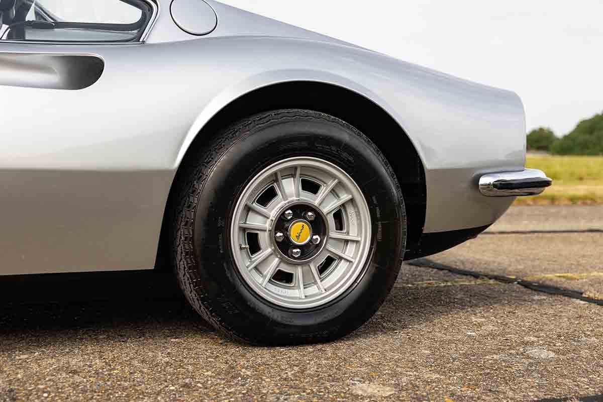 オークションに出品予定の1971年式「フェラーリ ディーノ246GT」Tom Gidden(c)2026 Courtesy of RM Sotheby's