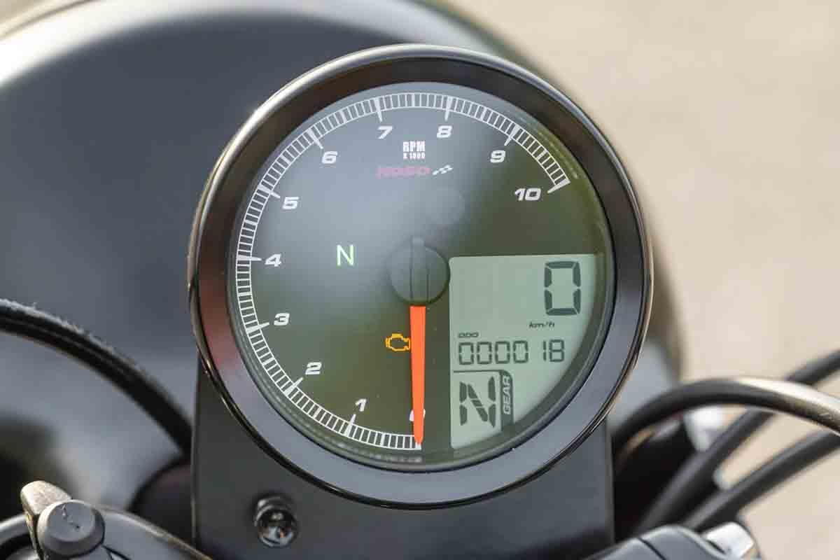 米国オンラインオークションに出品され落札された1981年式ホンダ「CBX」。カスタムされている