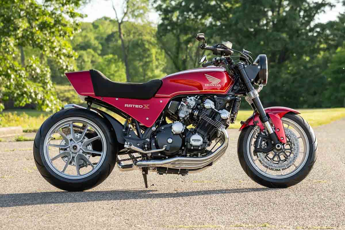 米国オンラインオークションに出品され落札された1981年式ホンダ「CBX」。カスタムされている