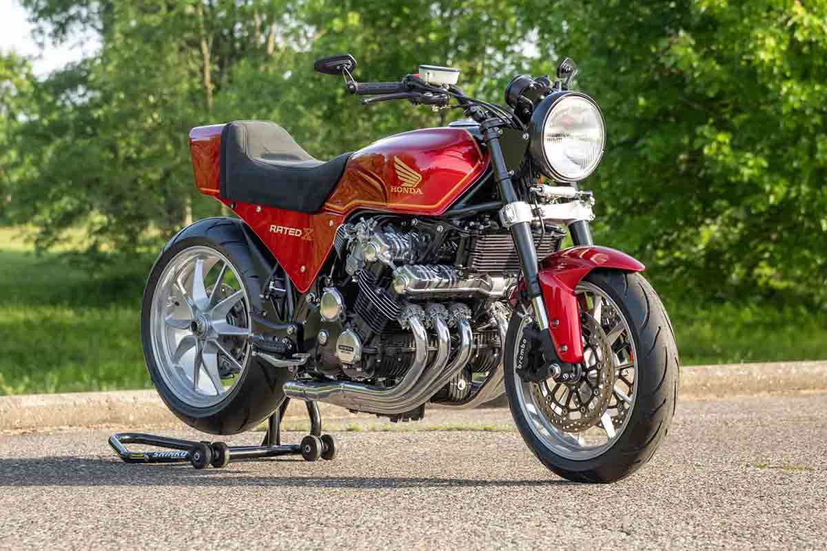 米国オンラインオークションに出品され落札された1981年式ホンダ「CBX」。カスタムされている
