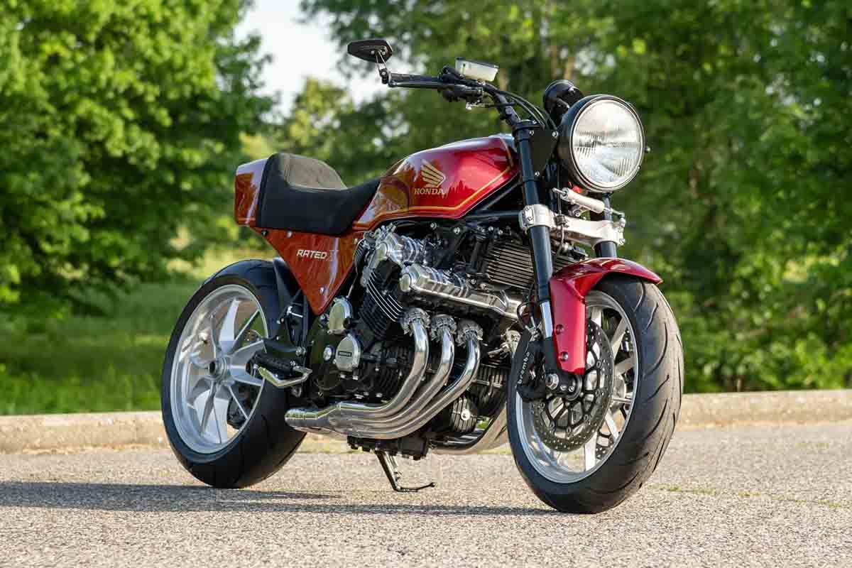 米国オンラインオークションに出品され落札された1981年式ホンダ「CBX」。カスタムされている