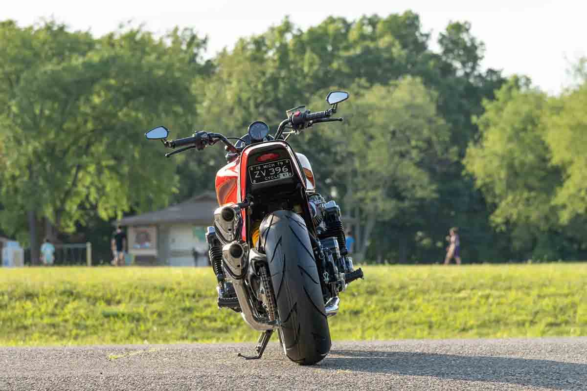 米国オンラインオークションに出品され落札された1981年式ホンダ「CBX」。カスタムされている