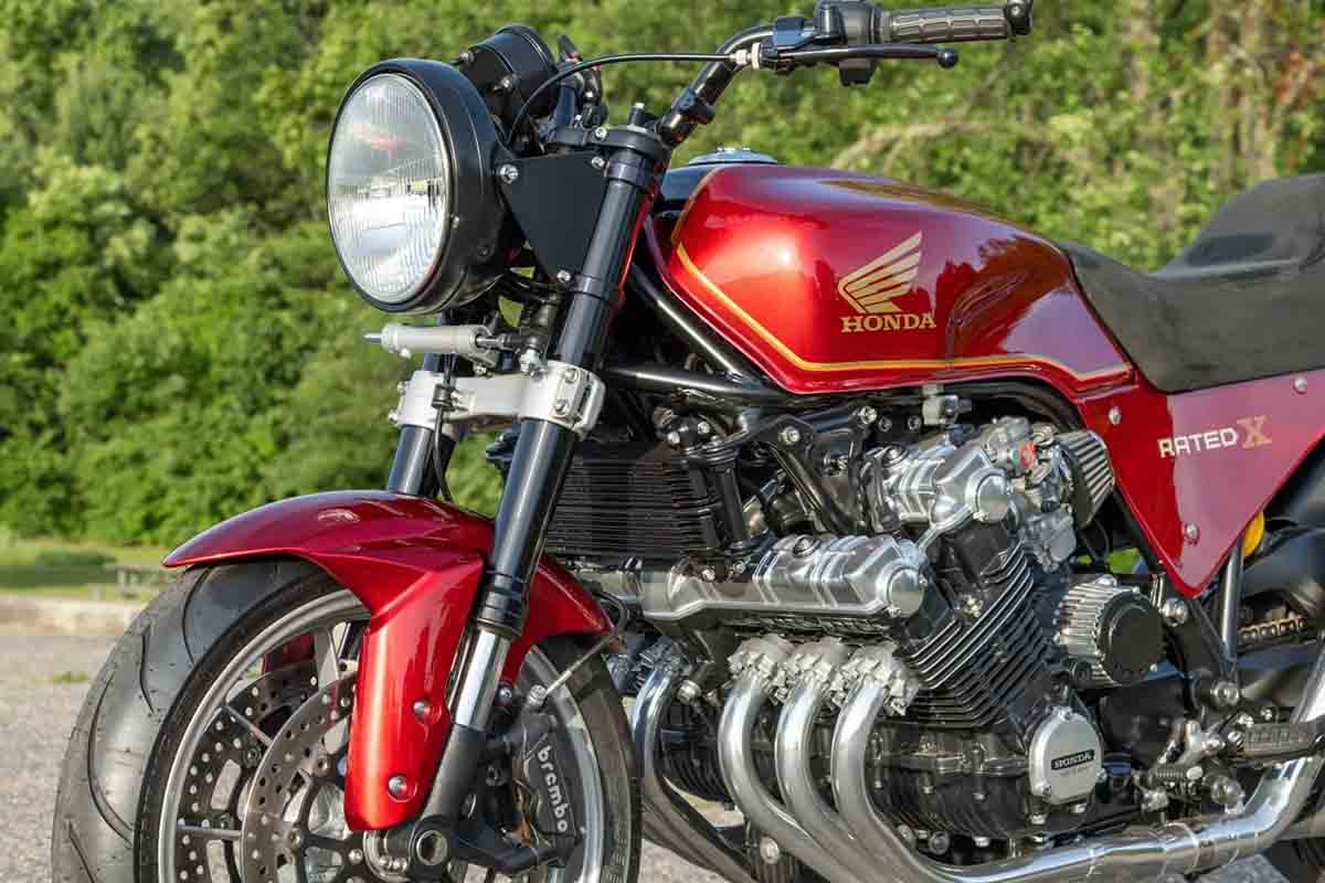 米国オンラインオークションに出品され落札された1981年式ホンダ「CBX」。カスタムされている