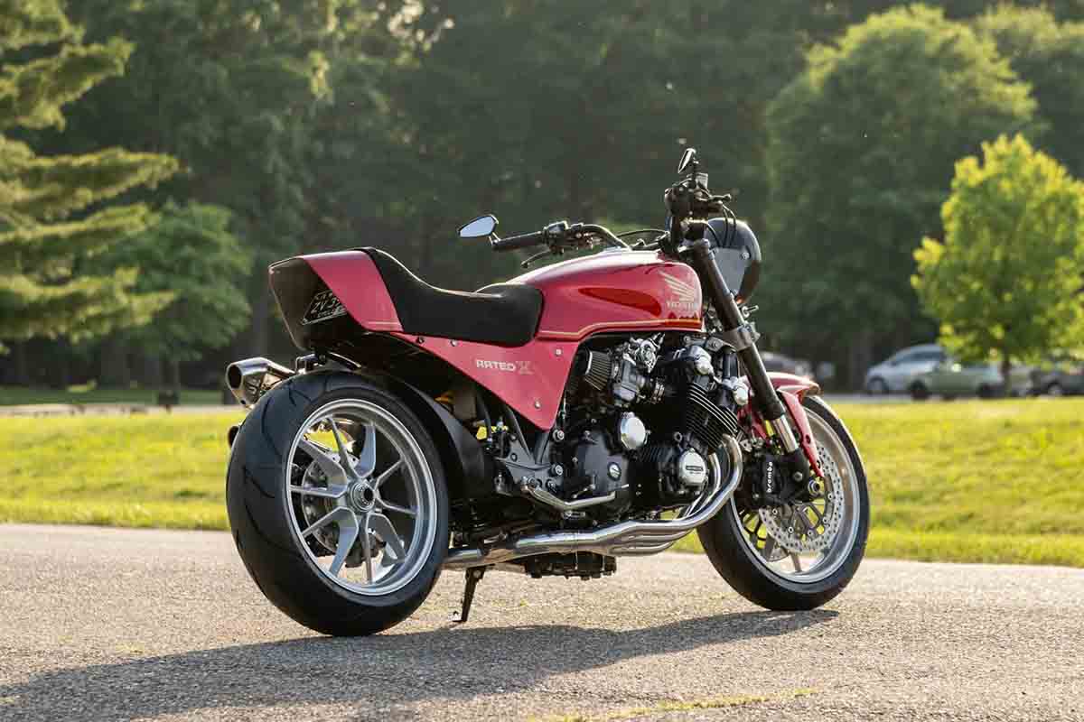 米国オンラインオークションに出品され落札された1981年式ホンダ「CBX」。カスタムされている