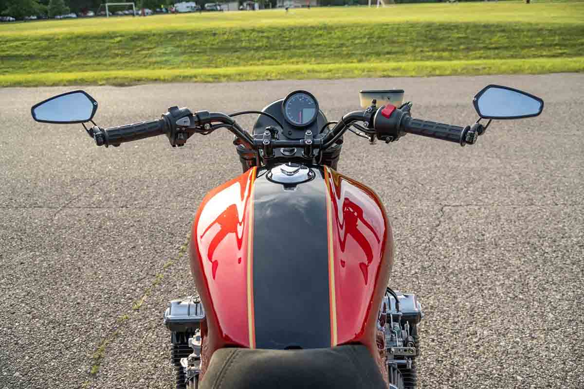 米国オンラインオークションに出品され落札された1981年式ホンダ「CBX」。カスタムされている