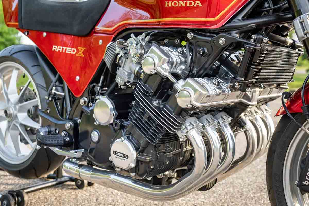 米国オンラインオークションに出品され落札された1981年式ホンダ「CBX」。カスタムされている
