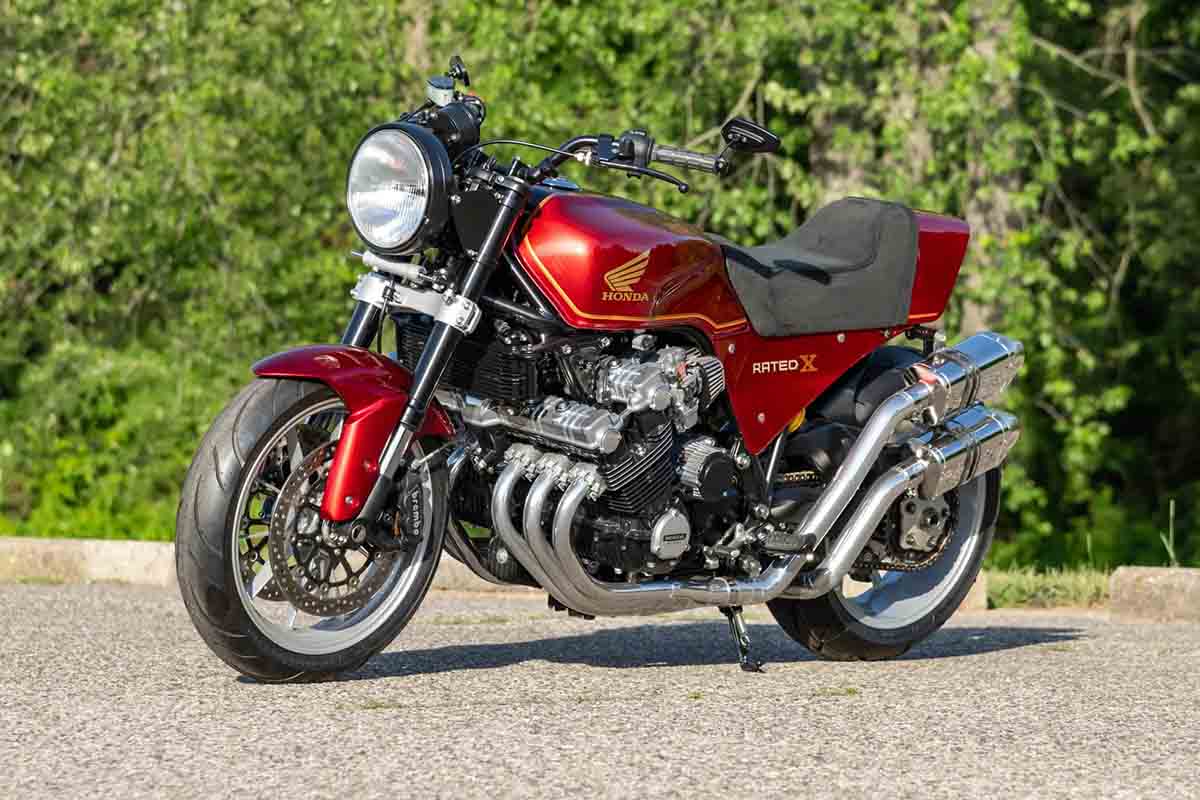 米国オンラインオークションに出品され落札された1981年式ホンダ「CBX」。カスタムされている