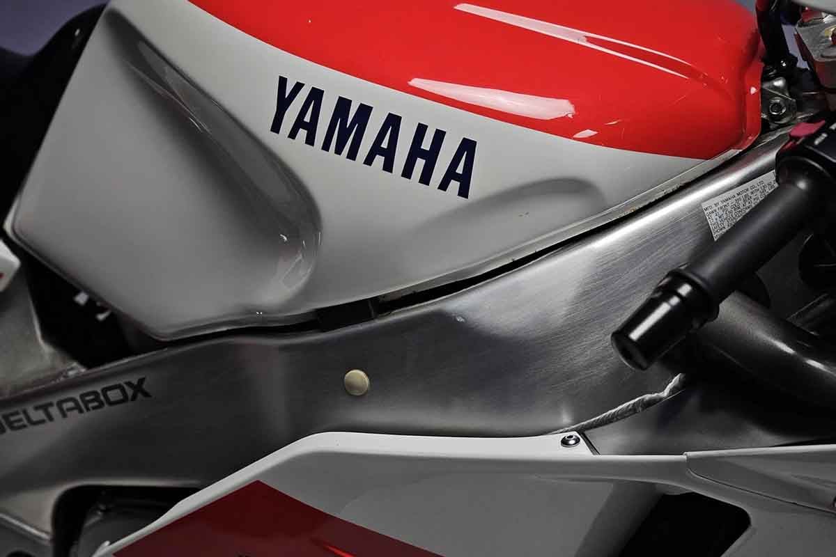 米国オンラインオークションに出品、落札された1989年式ヤマハ「FZR1000」