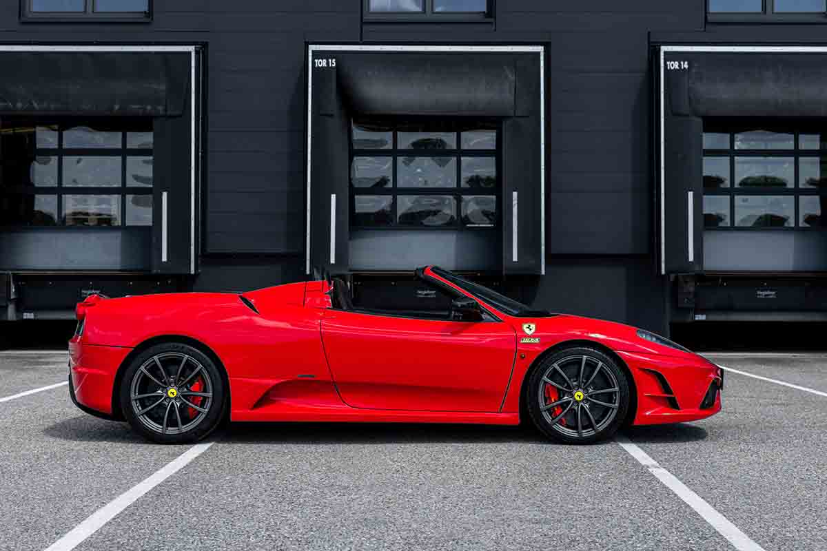 オークションに出品され落札された2009年式フェラーリ「スクーデリア・スパイダー 16M」David Dierlinger(c)2026 Courtesy of RM Sotheby's