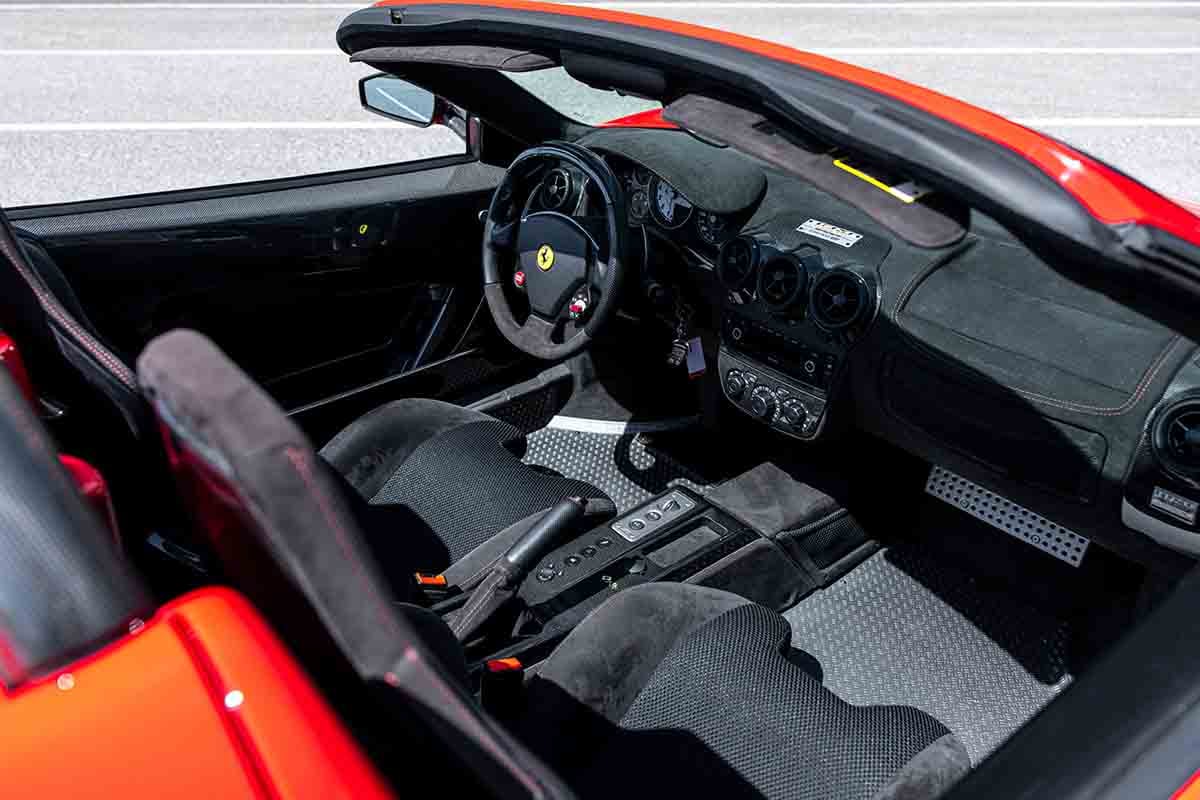 オークションに出品され落札された2009年式フェラーリ「スクーデリア・スパイダー 16M」David Dierlinger(c)2026 Courtesy of RM Sotheby's