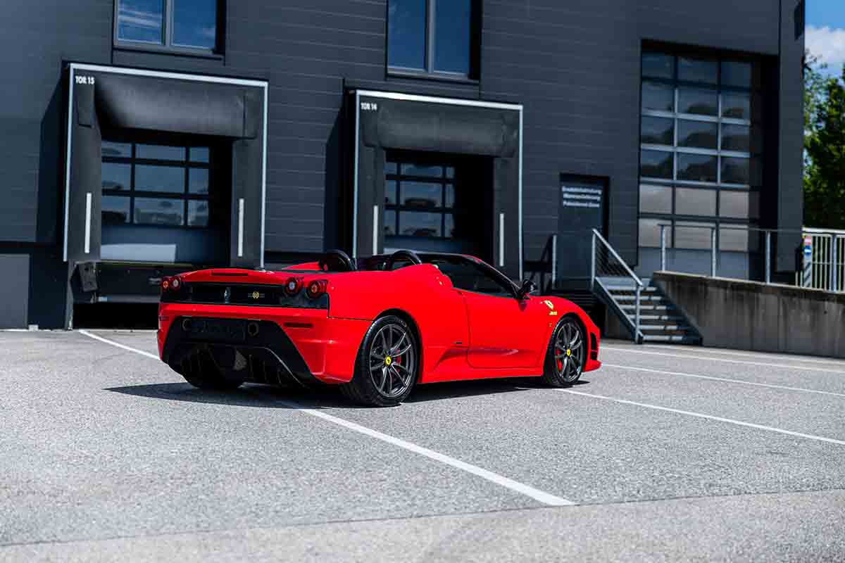 オークションに出品され落札された2009年式フェラーリ「スクーデリア・スパイダー 16M」David Dierlinger(c)2026 Courtesy of RM Sotheby's