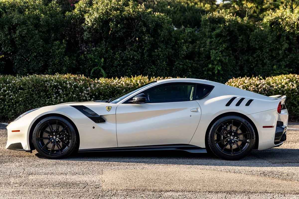オークションに出品予定の2017年式フェラーリ「F12tdf」(c)2026 BROAD ARROW Auctions
