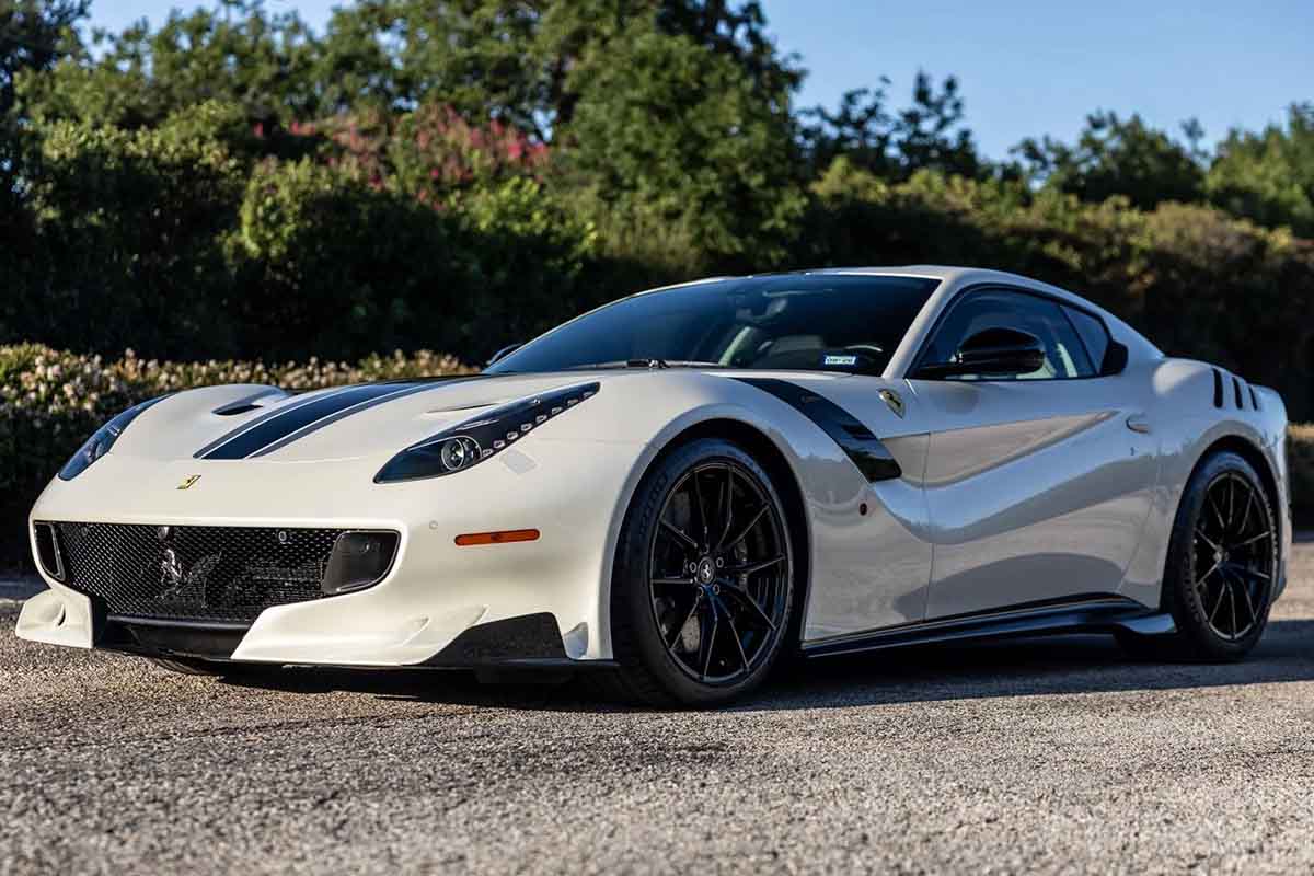 オークションに出品予定の2017年式フェラーリ「F12tdf」(c)2026 BROAD ARROW Auctions