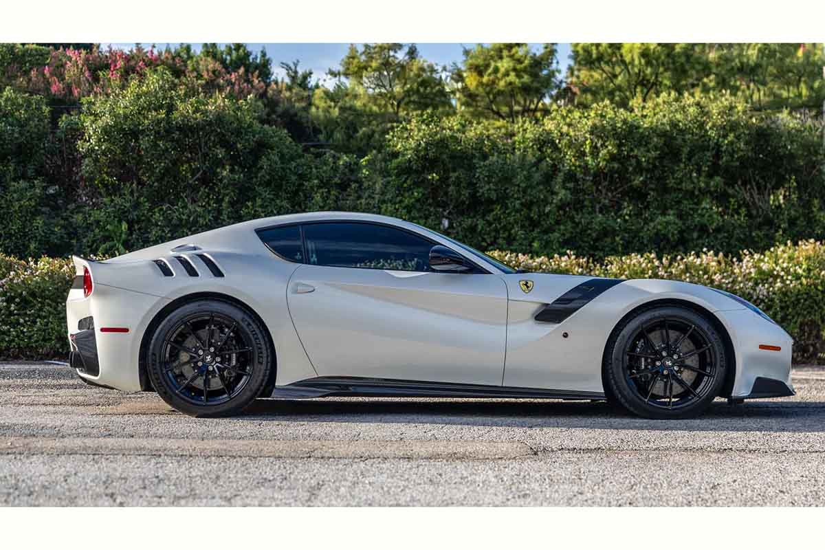 オークションに出品予定の2017年式フェラーリ「F12tdf」(c)2026 BROAD ARROW Auctions