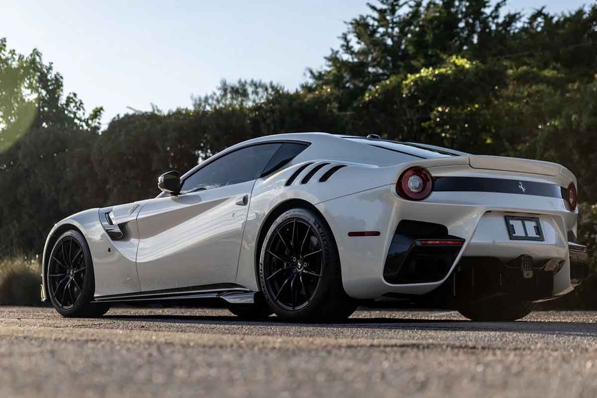 オークションに出品予定の2017年式フェラーリ「F12tdf」(c)2026 BROAD ARROW Auctions