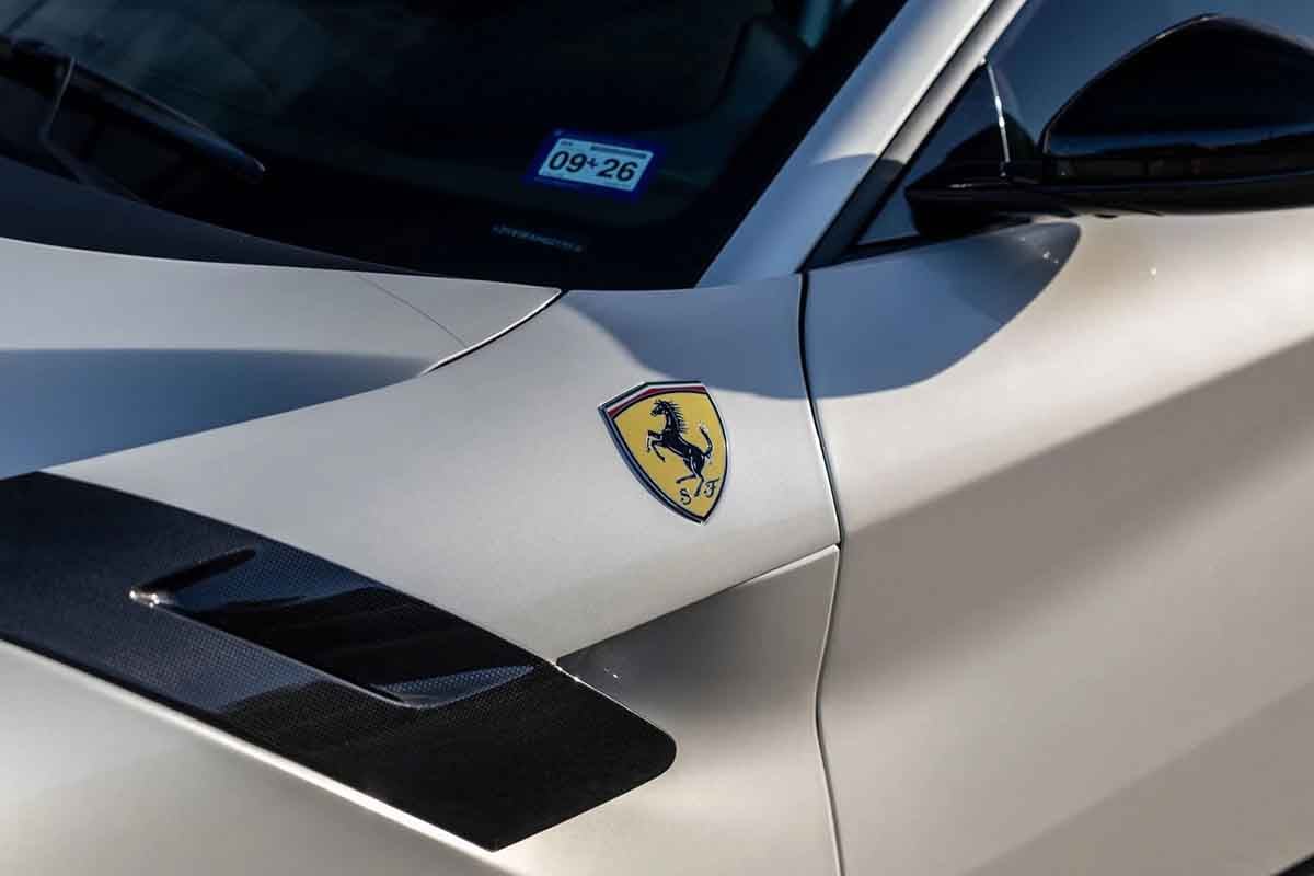 オークションに出品予定の2017年式フェラーリ「F12tdf」(c)2026 BROAD ARROW Auctions