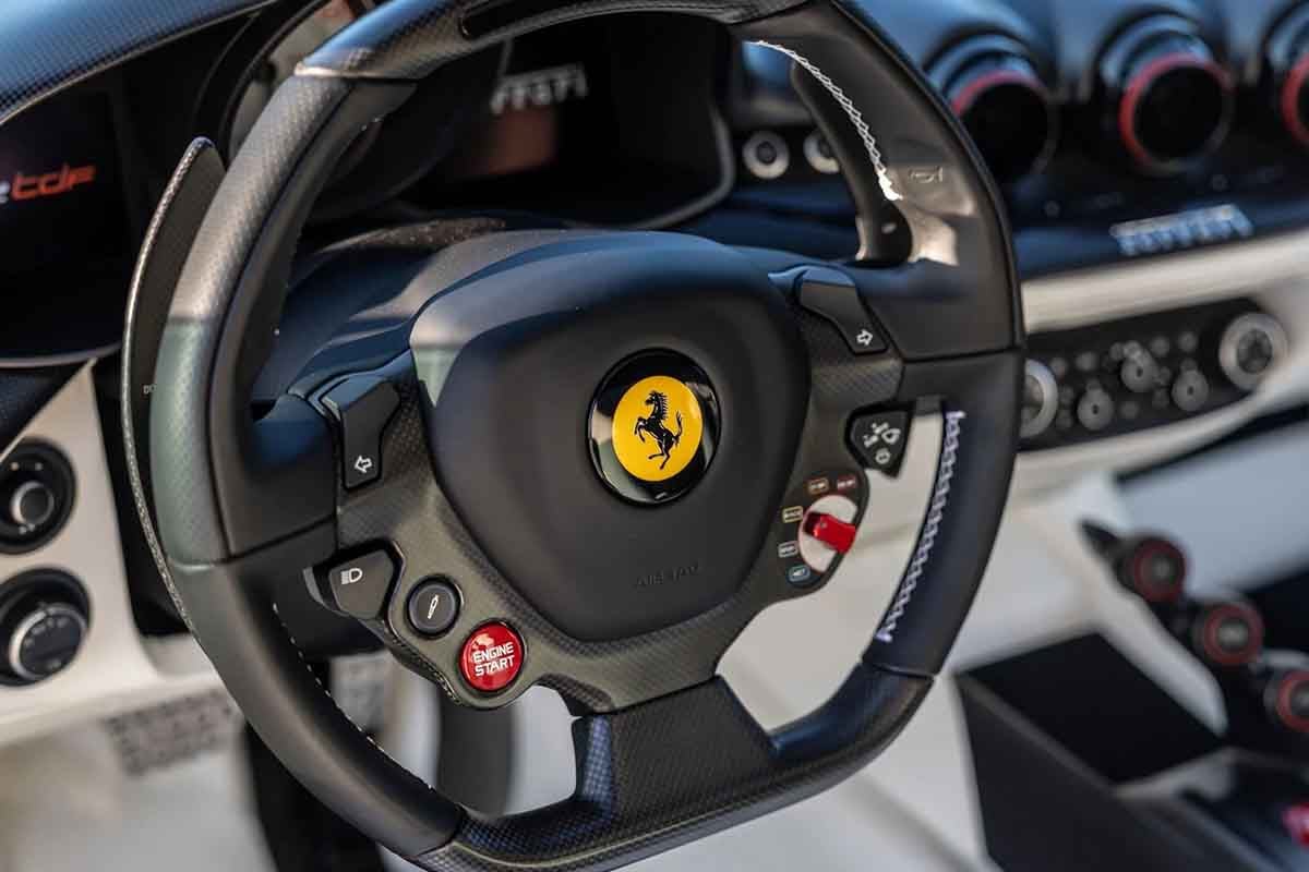 オークションに出品予定の2017年式フェラーリ「F12tdf」(c)2026 BROAD ARROW Auctions