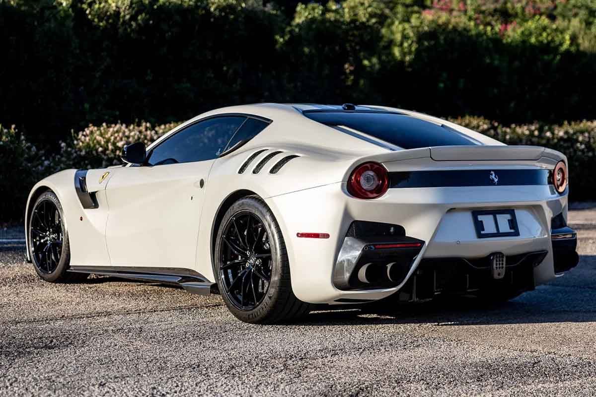 オークションに出品予定の2017年式フェラーリ「F12tdf」(c)2026 BROAD ARROW Auctions