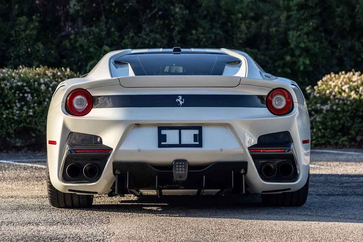 オークションに出品予定の2017年式フェラーリ「F12tdf」(c)2026 BROAD ARROW Auctions