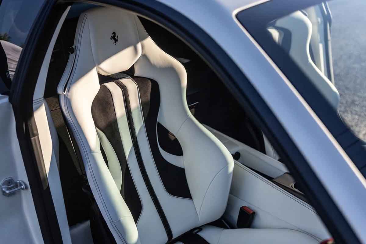 オークションに出品予定の2017年式フェラーリ「F12tdf」(c)2026 BROAD ARROW Auctions