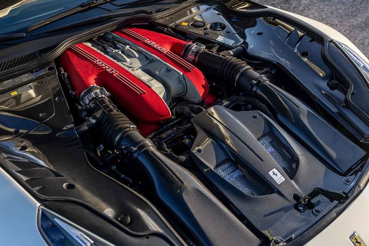 オークションに出品予定の2017年式フェラーリ「F12tdf」のV12自然吸気エンジン(c)2026 BROAD ARROW Auctions