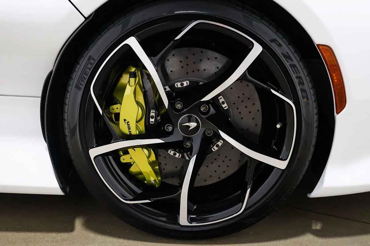 オークションに出品される予定の2021年式マクラーレン「エルバ」(c)2026 BROAD ARROW Auctions