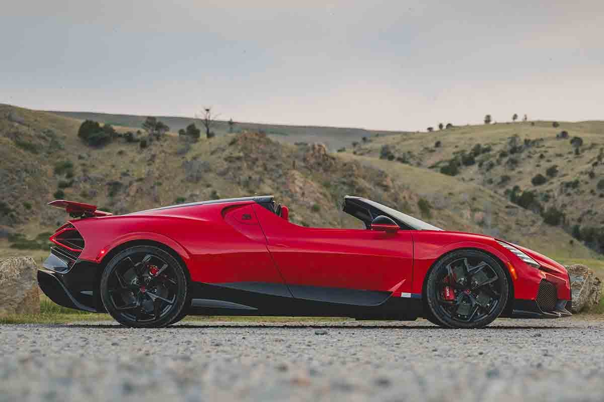 オークションに出品予定の2025年式ブガッティ「ミストラル」Darin Schnabel(c)2026 Courtesy of RM Sotheby's