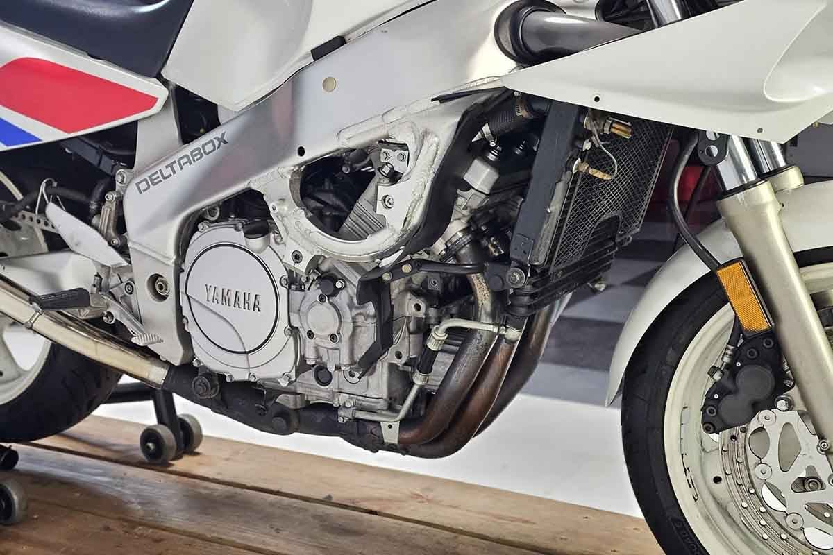 米国オンラインオークションに出品、落札された1989年式ヤマハ「FZR1000」