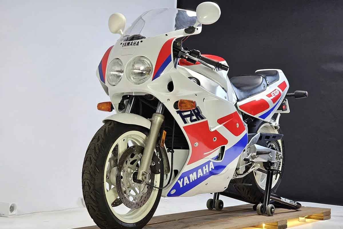 米国オンラインオークションに出品、落札された1989年式ヤマハ「FZR1000」