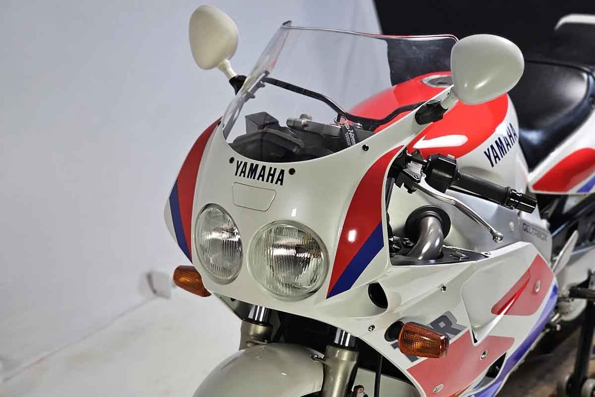 米国オンラインオークションに出品、落札された1989年式ヤマハ「FZR1000」