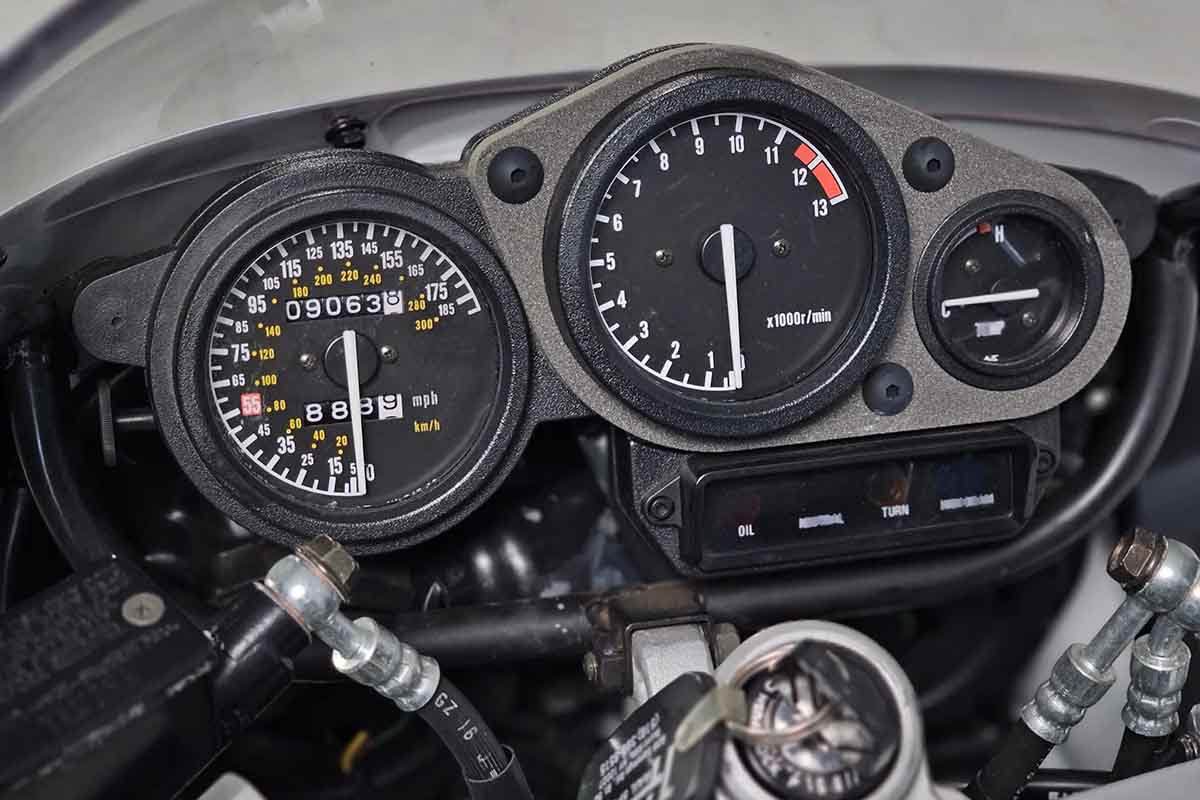 米国オンラインオークションに出品、落札された1989年式ヤマハ「FZR1000」