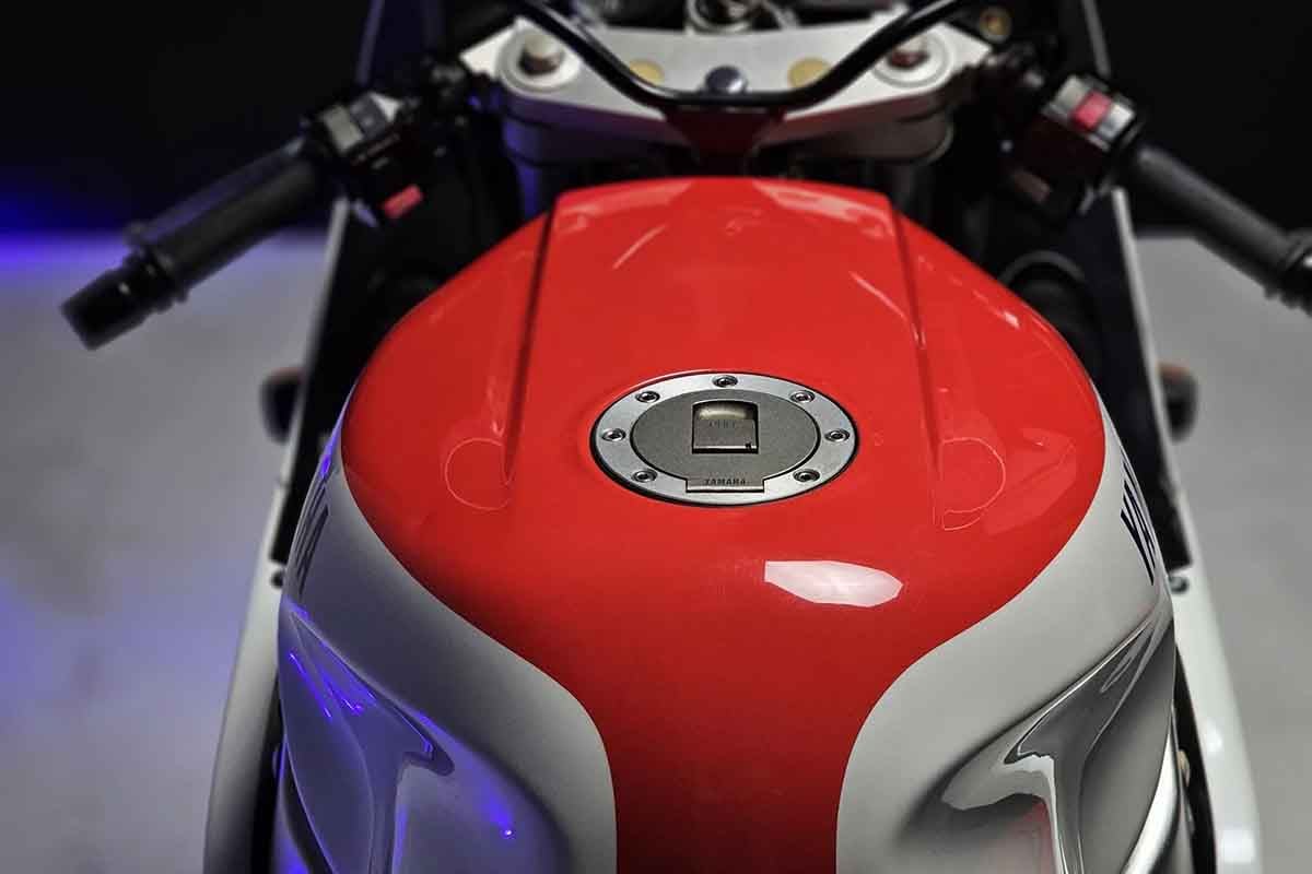 米国オンラインオークションに出品、落札された1989年式ヤマハ「FZR1000」