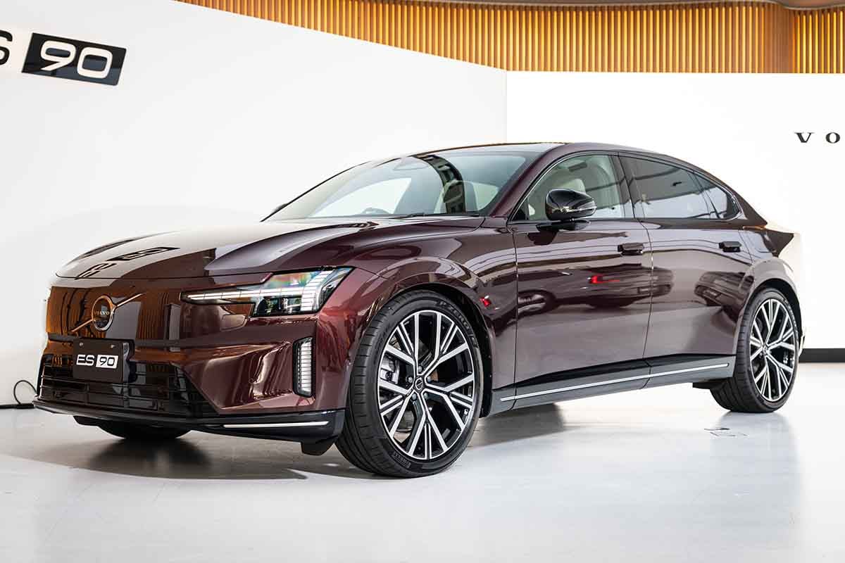 日本上陸したボルボ新型「ES90」