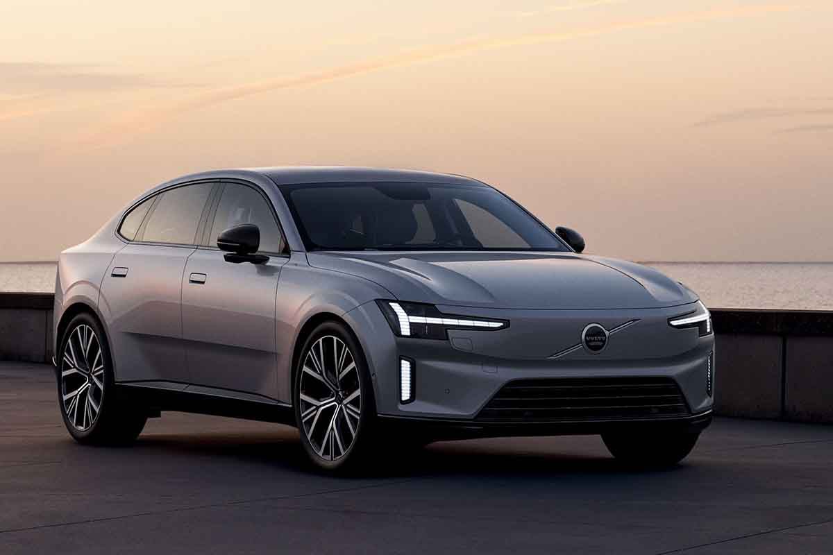 日本上陸したボルボ新型「ES90」