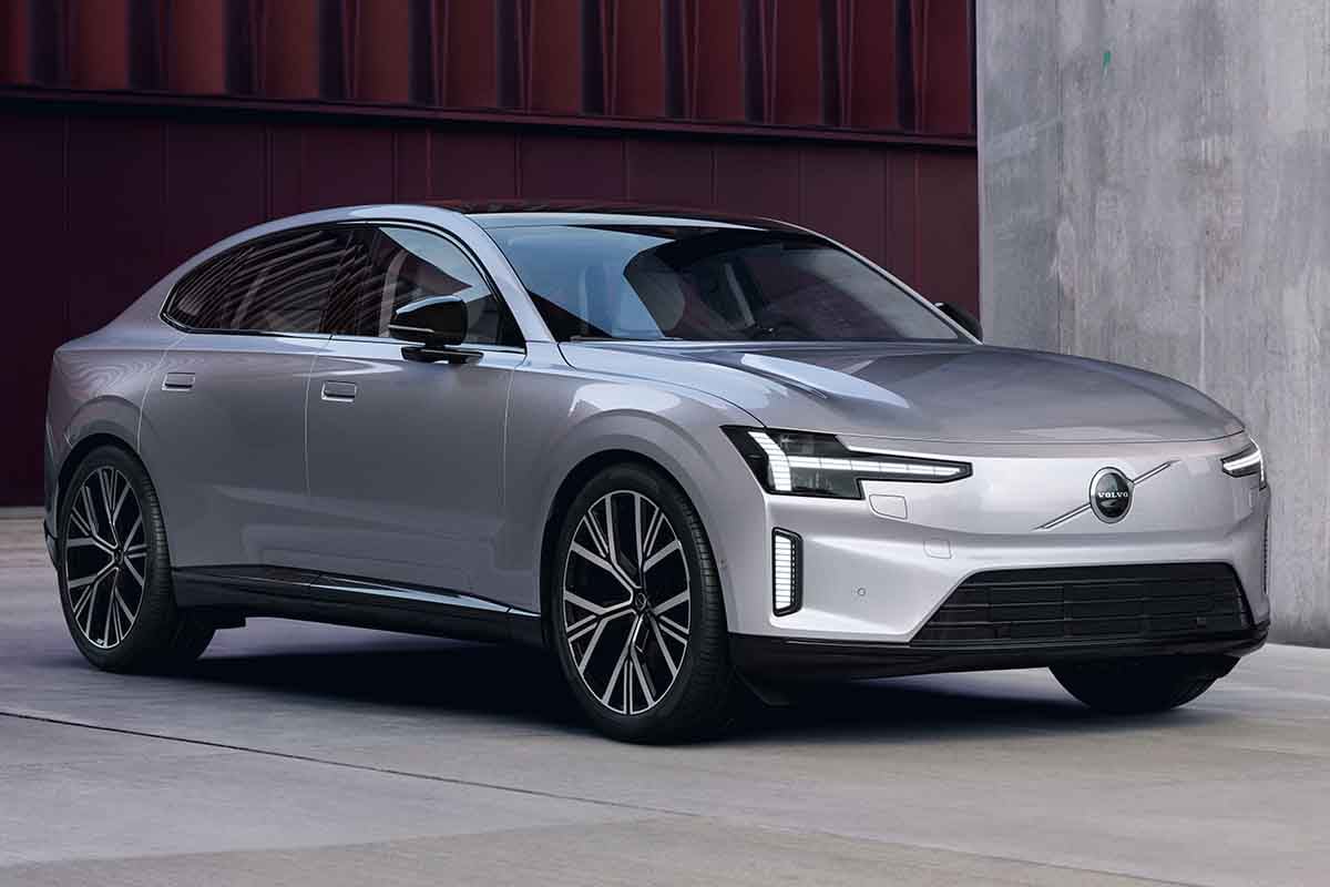 日本上陸したボルボ新型「ES90」