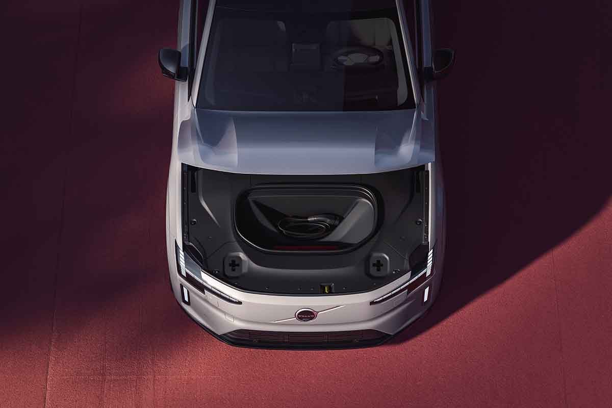 日本上陸したボルボ新型「ES90」