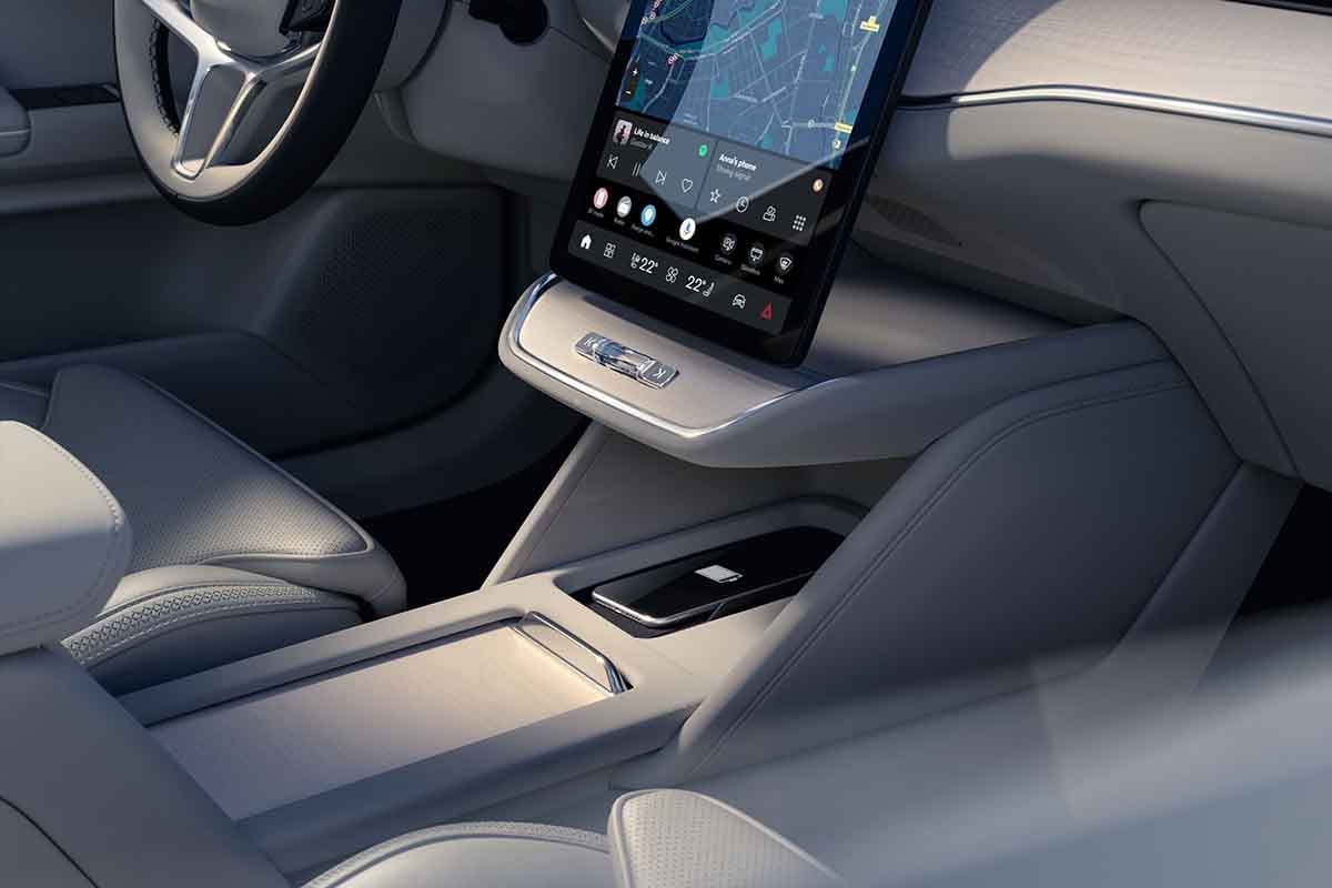 日本上陸したボルボ新型「ES90」