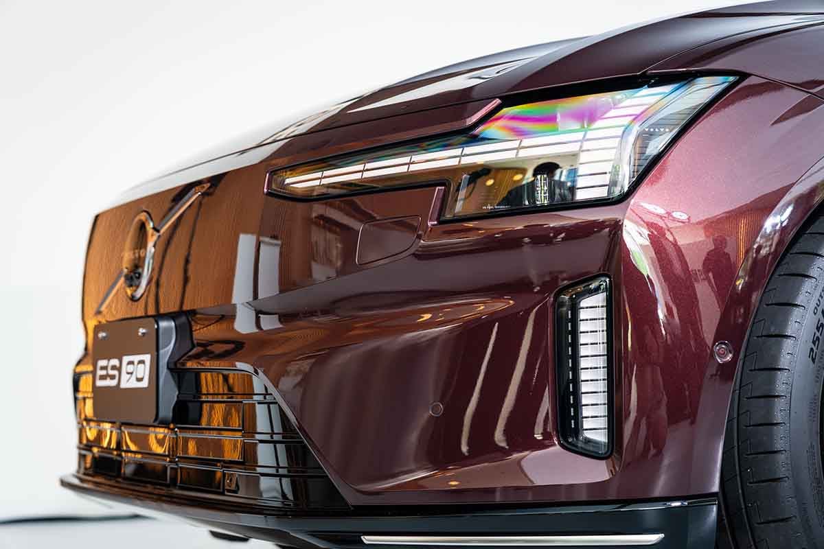 日本上陸したボルボ新型「ES90」