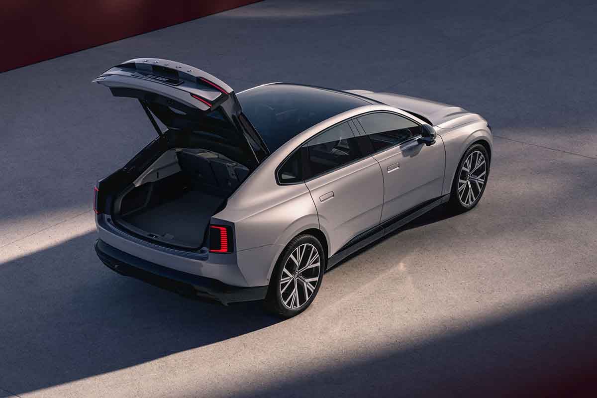 日本上陸したボルボ新型「ES90」