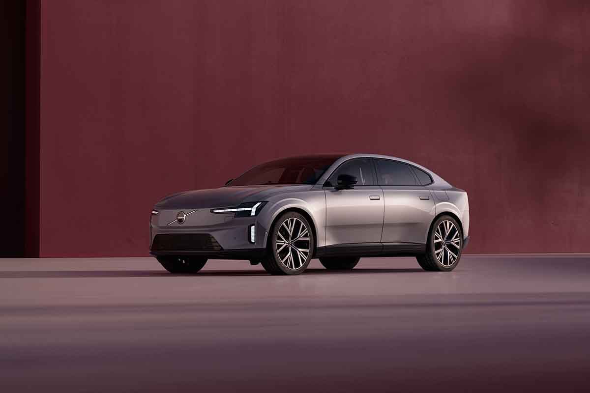 日本上陸したボルボ新型「ES90」