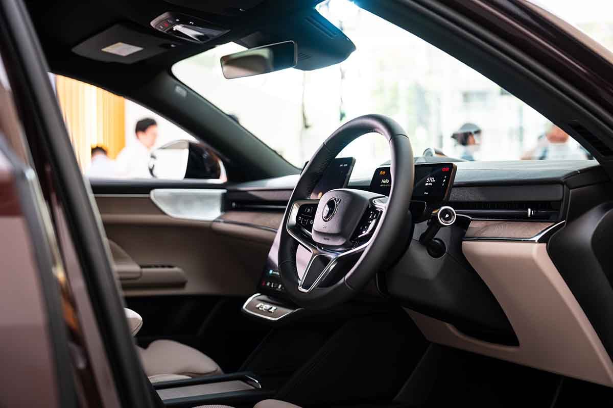 日本上陸したボルボ新型「ES90」