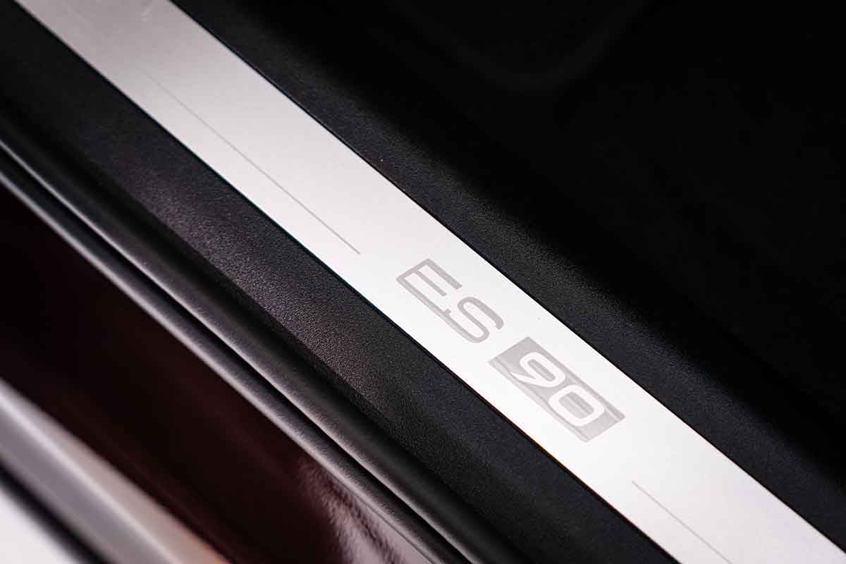 日本上陸したボルボ新型「ES90」