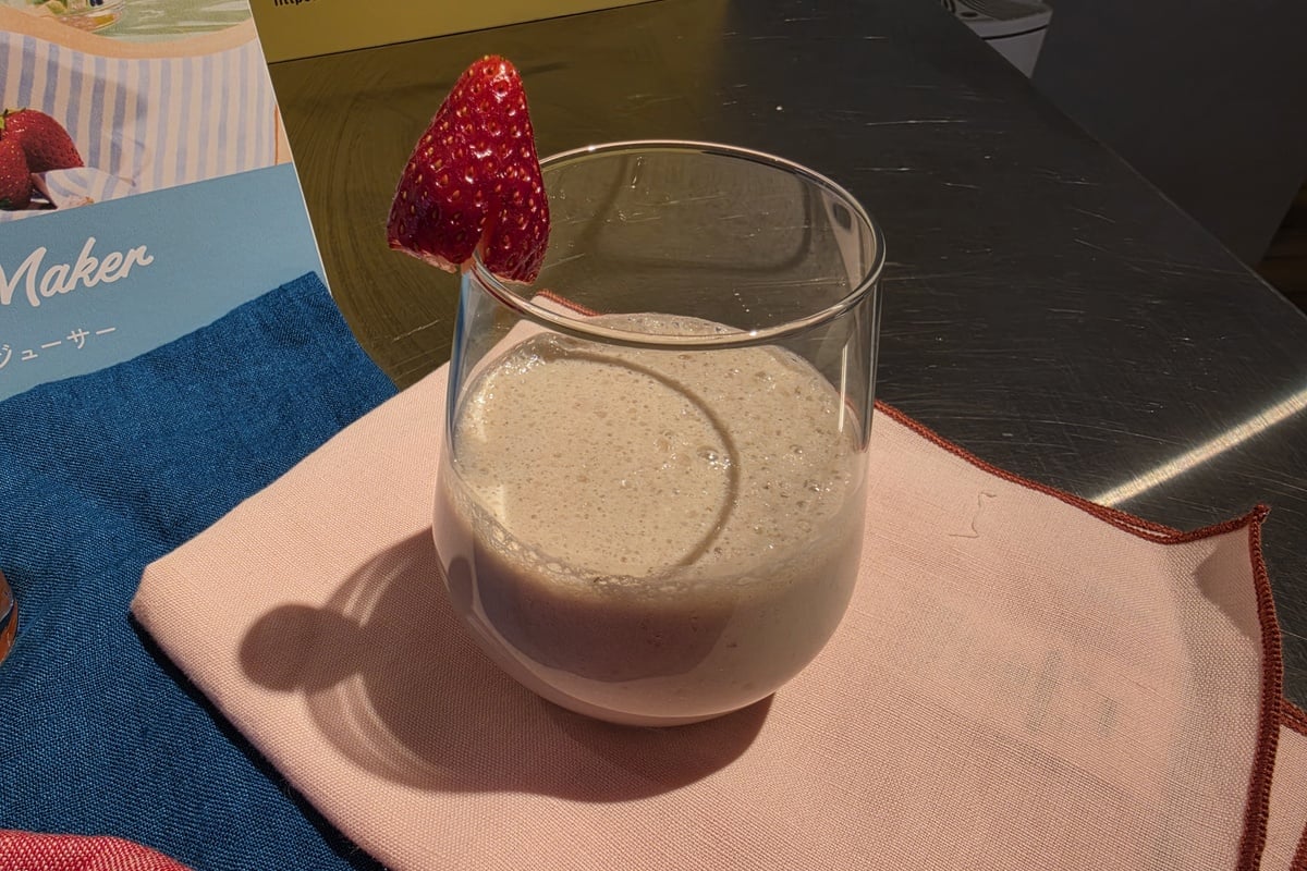 発表会で試飲したフルーツミックスジュース。バナナやリンゴ、牛乳などを使い、朝食や間食にも取り入れやすい一杯に仕上がっていた。毎日使えるジューサー機能が、かき氷機を“しまわせない”理由になる