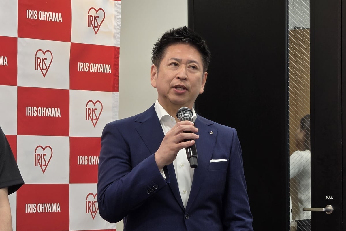 アイリスオーヤマ ロボティクス事業本部 本部長の吉田豊氏。発表会では、ロボットの「導入」と「定着」は違うと強調した